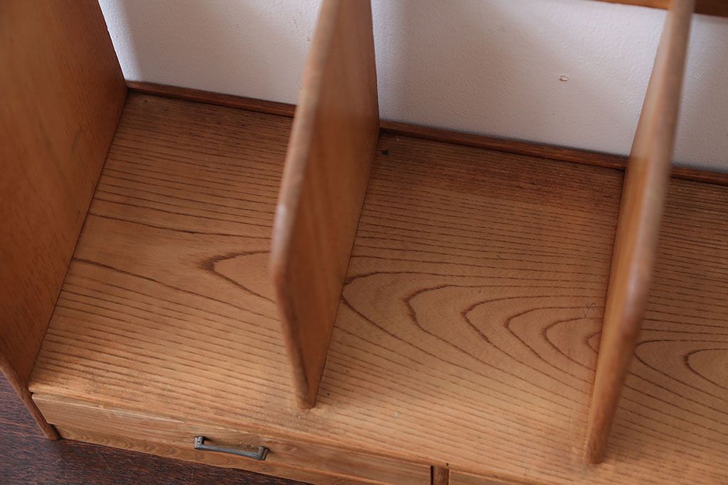 レトロ家具　昭和レトロ　古い木の小さな引き出し付き本立て