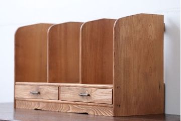 レトロ家具　昭和レトロ　古い木の小さな引き出し付き本立て