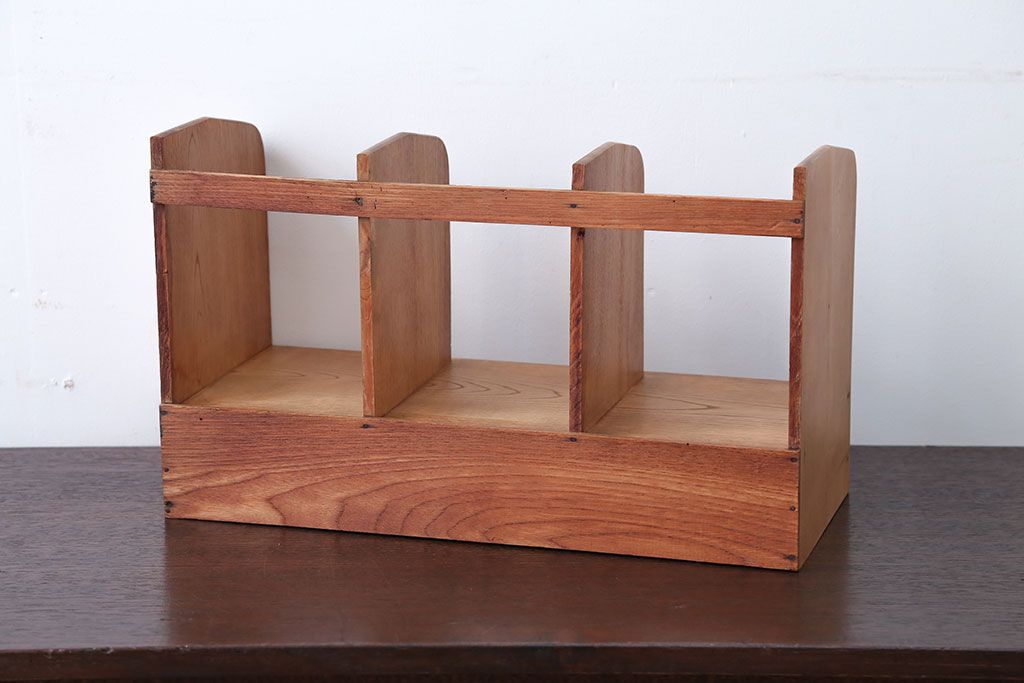 レトロ家具　昭和レトロ　古い木の小さな引き出し付き本立て