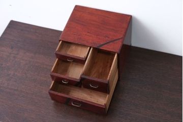 アンティーク家具　和製アンティーク　古い木の和風な小引き出し