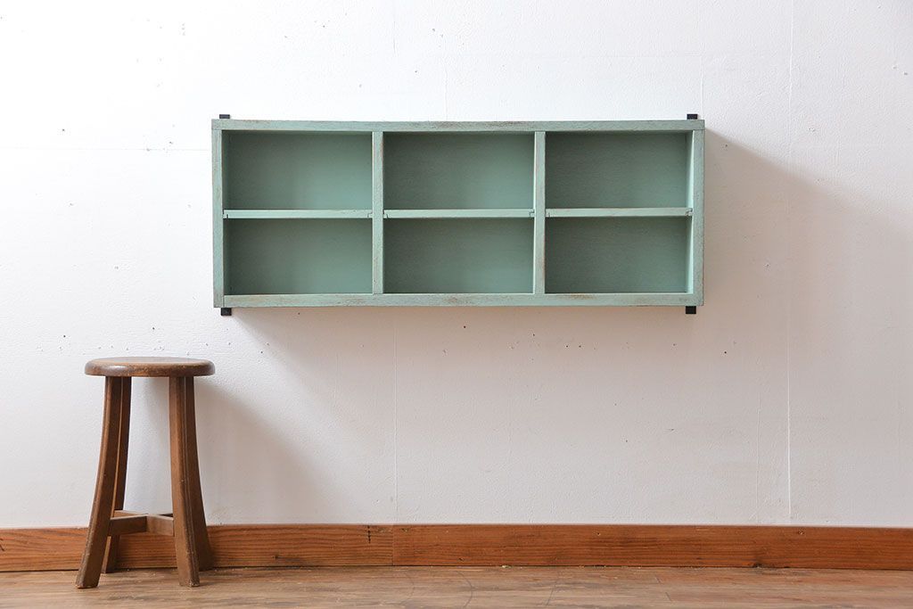 アンティーク家具　アンティークペイント　シンプルなマス目壁掛け飾り棚