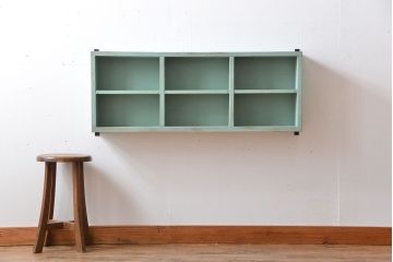 アンティーク家具　アンティークペイント　シンプルなマス目壁掛け飾り棚