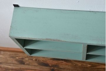 アンティーク家具　アンティークペイント　シンプルなマス目壁掛け飾り棚