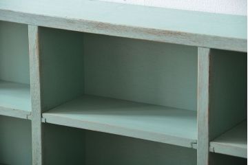 アンティーク家具　アンティークペイント　シンプルなマス目壁掛け飾り棚