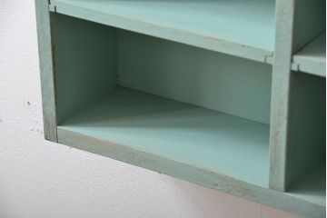 アンティーク家具　アンティークペイント　シンプルなマス目壁掛け飾り棚
