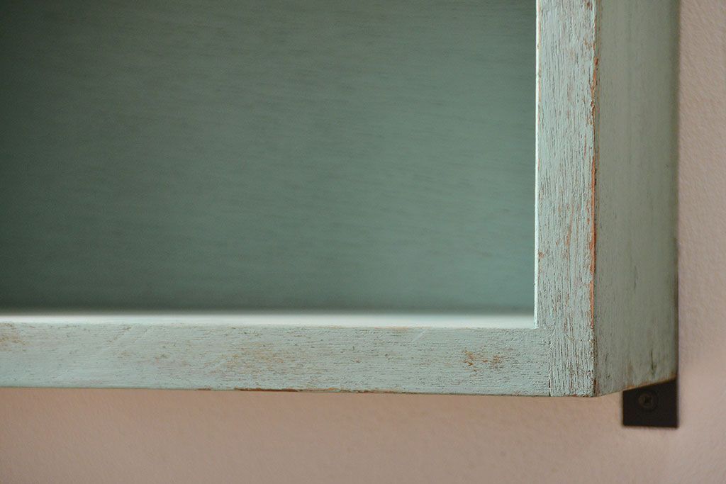 アンティーク家具　アンティークペイント　シンプルなマス目壁掛け飾り棚