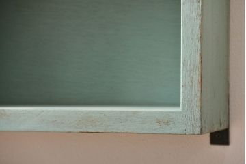 アンティーク家具　アンティークペイント　シンプルなマス目壁掛け飾り棚