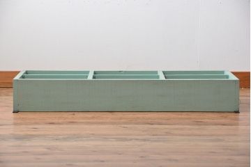 アンティーク家具　アンティークペイント　シンプルなマス目壁掛け飾り棚