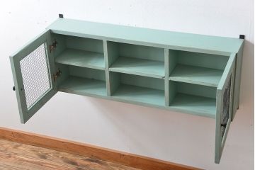 アンティーク家具　アンティークペイント　金網仕上げ扉のお洒落な壁掛けキャビネット