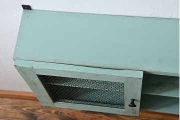 アンティーク家具　アンティークペイント　金網仕上げ扉のお洒落な壁掛けキャビネット