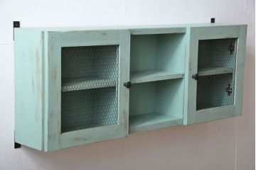 アンティーク家具　アンティークペイント　金網仕上げ扉のお洒落な壁掛けキャビネット