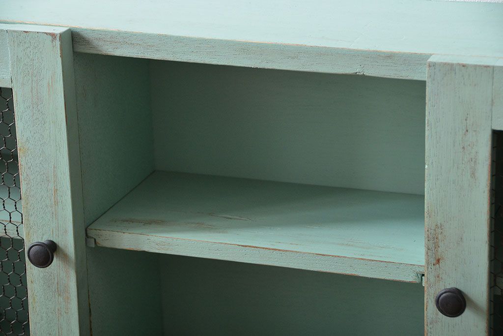 アンティーク家具　アンティークペイント　金網仕上げ扉のお洒落な壁掛けキャビネット