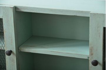 アンティーク家具　アンティークペイント　金網仕上げ扉のお洒落な壁掛けキャビネット