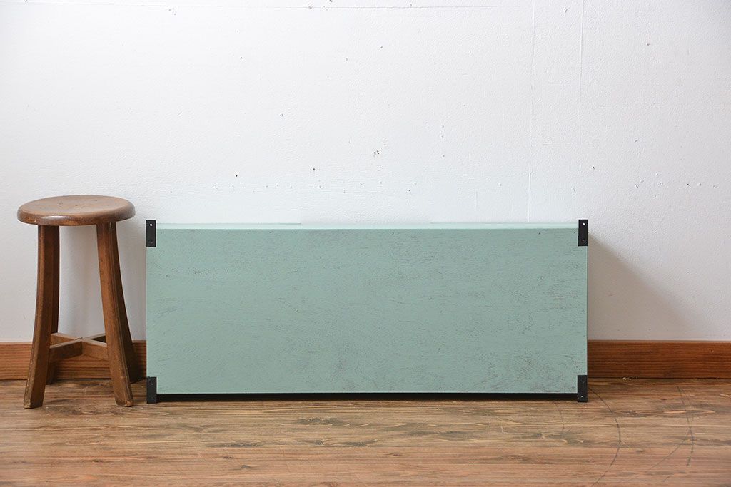 アンティーク家具　アンティークペイント　金網仕上げ扉のお洒落な壁掛けキャビネット