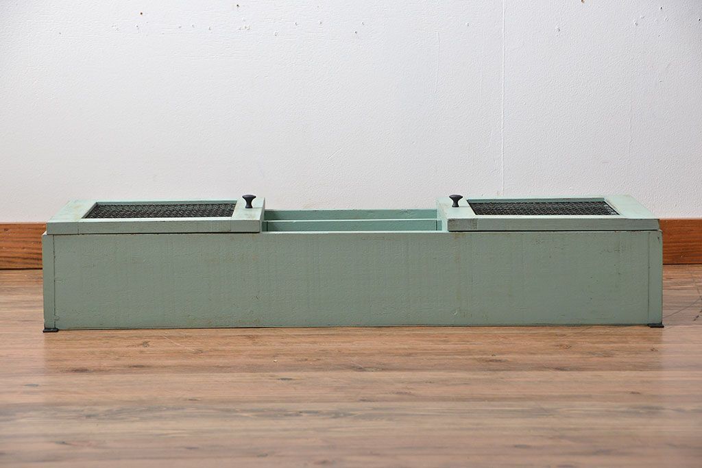 アンティーク家具　アンティークペイント　金網仕上げ扉のお洒落な壁掛けキャビネット