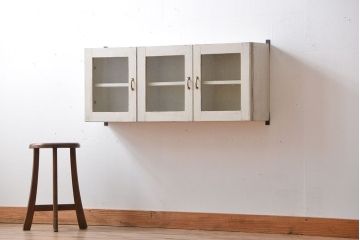 アンティーク家具　アンティークペイント　気泡ガラス入り!お洒落な壁掛け戸棚