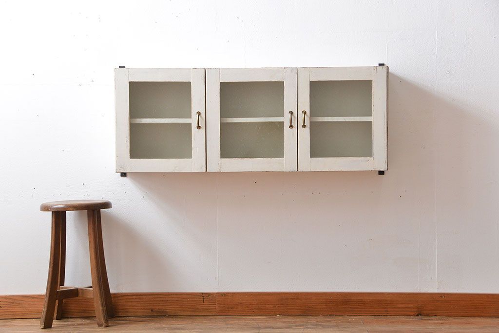 アンティーク家具　アンティークペイント　気泡ガラス入り!お洒落な壁掛け戸棚