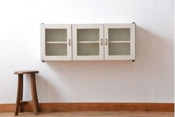 アンティーク家具　アンティークペイント　気泡ガラス入り!お洒落な壁掛け戸棚