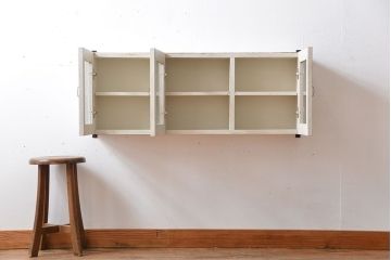 アンティーク家具　アンティークペイント　気泡ガラス入り!お洒落な壁掛け戸棚