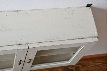 アンティーク家具　アンティークペイント　気泡ガラス入り!お洒落な壁掛け戸棚