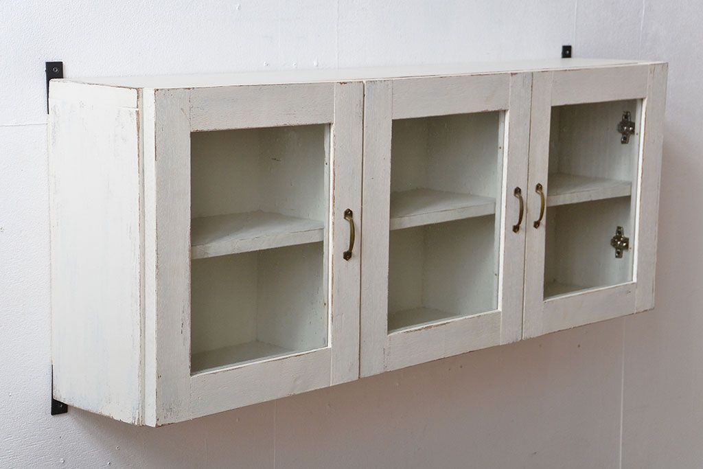 アンティーク家具　アンティークペイント　気泡ガラス入り!お洒落な壁掛け戸棚