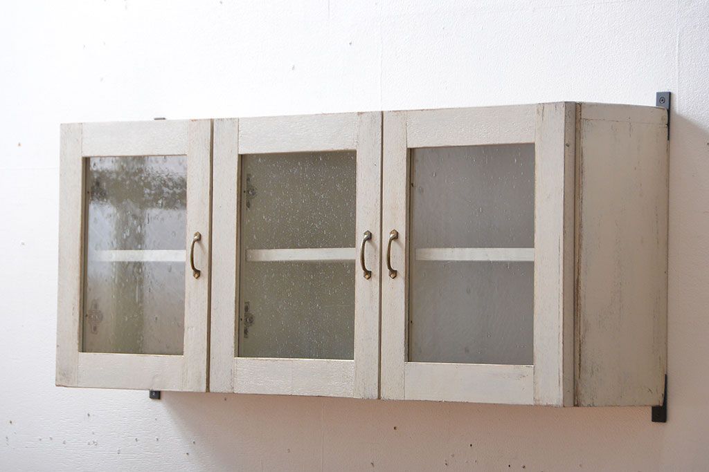 アンティーク家具　アンティークペイント　気泡ガラス入り!お洒落な壁掛け戸棚