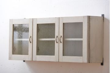 アンティーク家具　アンティークペイント　気泡ガラス入り!お洒落な壁掛け戸棚