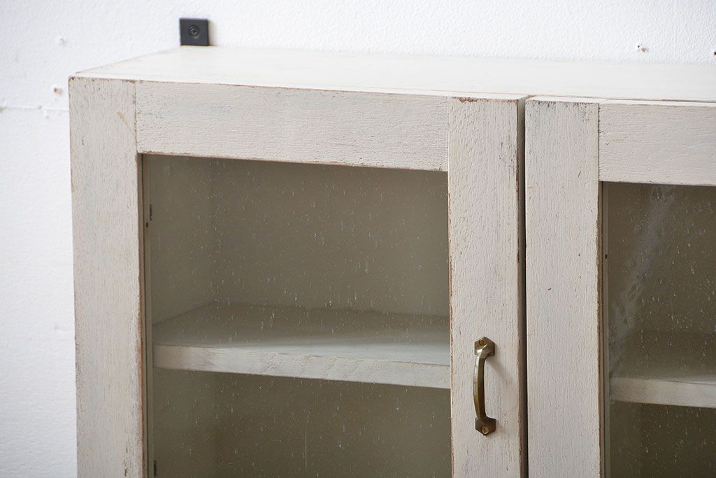 アンティーク家具　アンティークペイント　気泡ガラス入り!お洒落な壁掛け戸棚