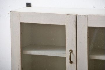 アンティーク家具　アンティークペイント　気泡ガラス入り!お洒落な壁掛け戸棚