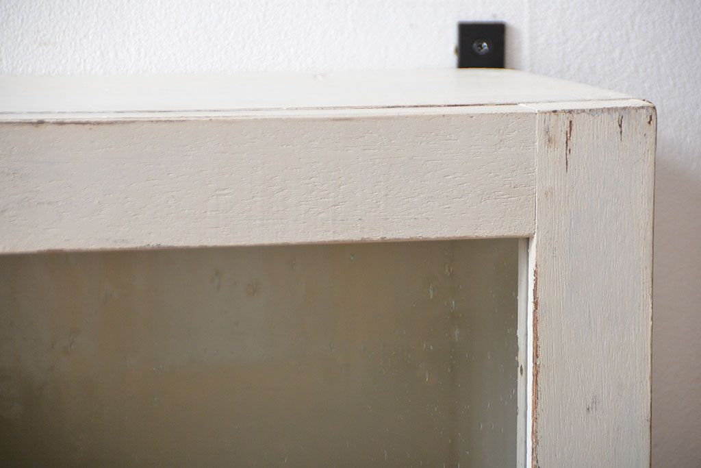 アンティーク家具　アンティークペイント　気泡ガラス入り!お洒落な壁掛け戸棚