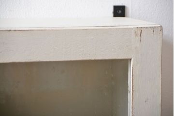 アンティーク家具　アンティークペイント　気泡ガラス入り!お洒落な壁掛け戸棚