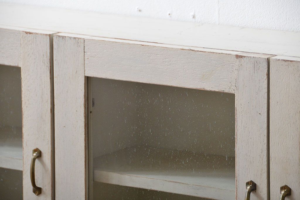 アンティーク家具　アンティークペイント　気泡ガラス入り!お洒落な壁掛け戸棚
