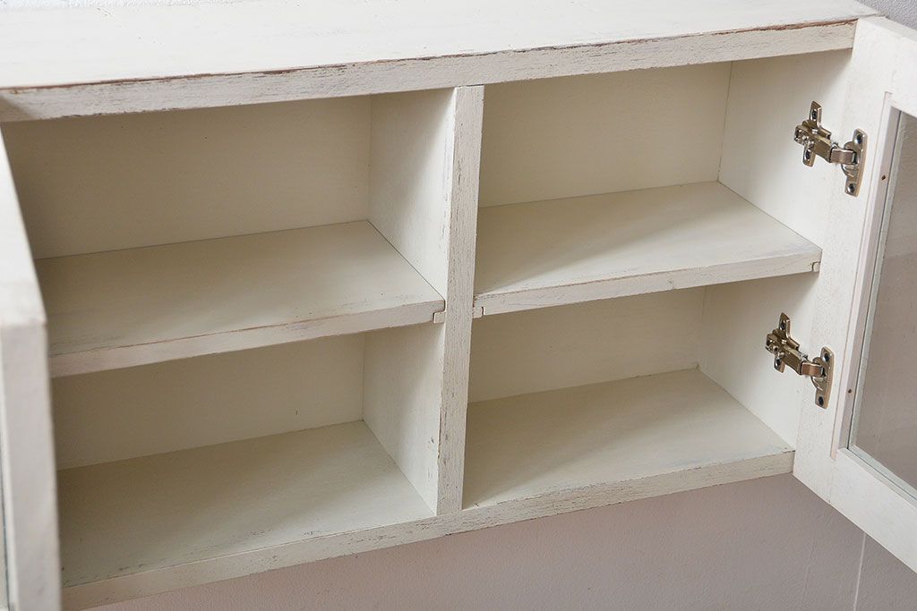 アンティーク家具　アンティークペイント　気泡ガラス入り!お洒落な壁掛け戸棚