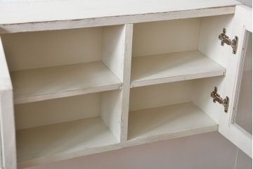 アンティーク家具　アンティークペイント　気泡ガラス入り!お洒落な壁掛け戸棚