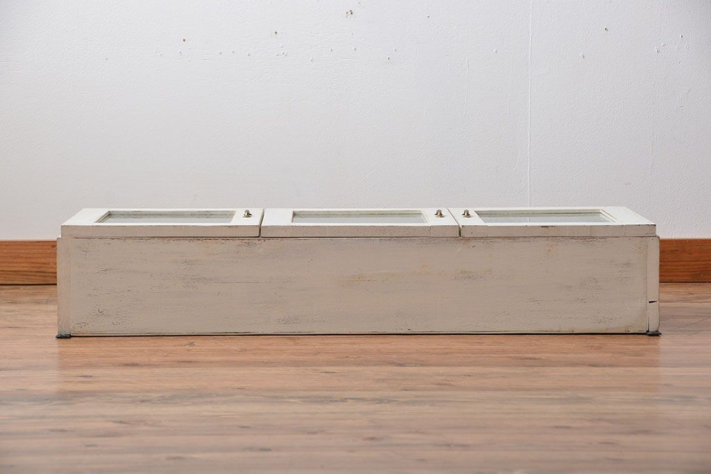 アンティーク家具　アンティークペイント　気泡ガラス入り!お洒落な壁掛け戸棚