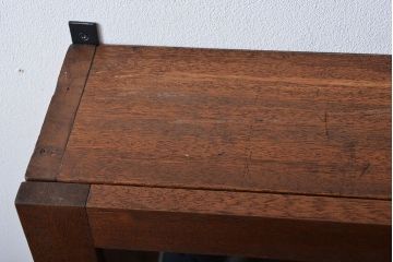 アンティーク家具　アンティーク　古い木製のお洒落な縦型壁掛け戸棚(1)