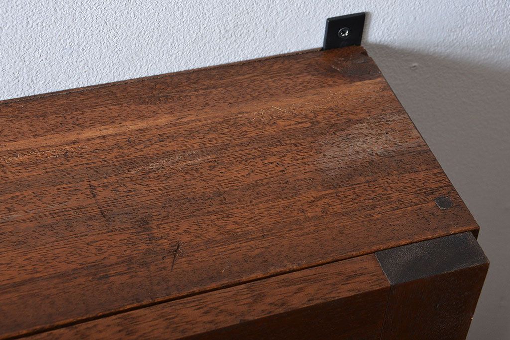 アンティーク家具　アンティーク　古い木製のお洒落な縦型壁掛け戸棚(1)