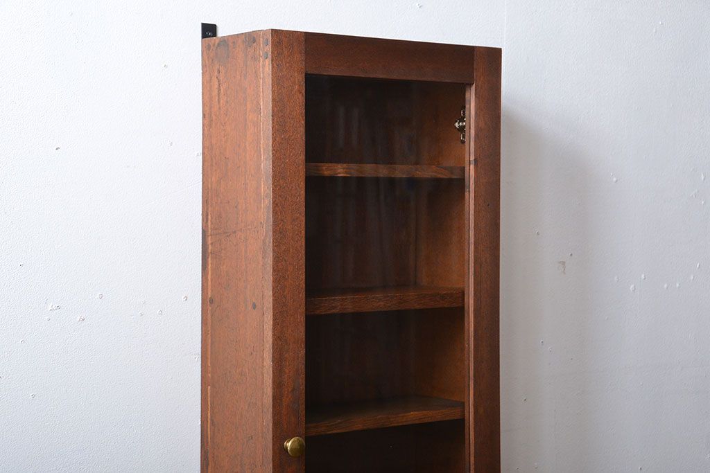 アンティーク家具　アンティーク　古い木製のお洒落な縦型壁掛け戸棚(1)