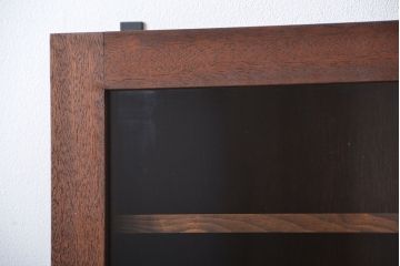 アンティーク家具　アンティーク　古い木製のお洒落な縦型壁掛け戸棚(1)