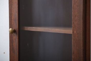 アンティーク家具　アンティーク　古い木製のお洒落な縦型壁掛け戸棚(1)