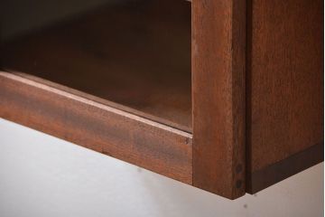 アンティーク家具　アンティーク　古い木製のお洒落な縦型壁掛け戸棚(1)