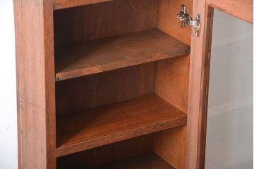 アンティーク家具　アンティーク　古い木製のお洒落な縦型壁掛け戸棚(1)