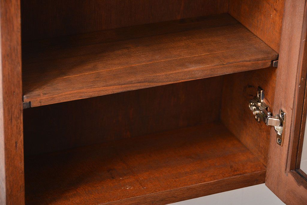 アンティーク家具　アンティーク　古い木製のお洒落な縦型壁掛け戸棚(1)