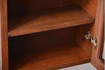 アンティーク家具　アンティーク　古い木製のお洒落な縦型壁掛け戸棚(1)