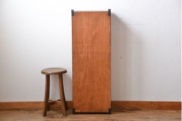アンティーク家具　アンティーク　古い木製のお洒落な縦型壁掛け戸棚(1)