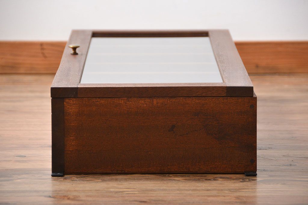 アンティーク家具　アンティーク　古い木製のお洒落な縦型壁掛け戸棚(1)