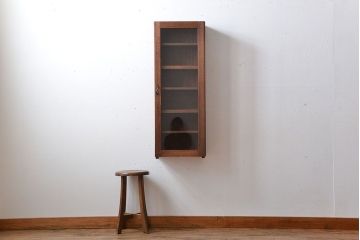 アンティーク家具　アンティーク　古い木製のお洒落な縦型壁掛け戸棚(2)