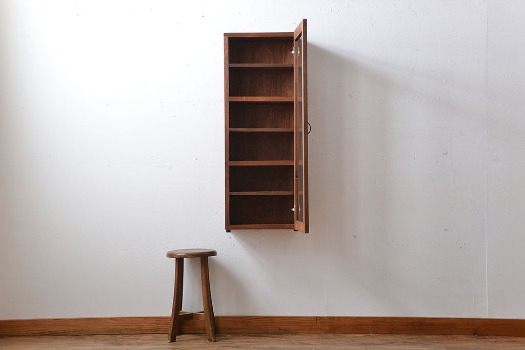 アンティーク家具　アンティーク　古い木製のお洒落な縦型壁掛け戸棚(2)