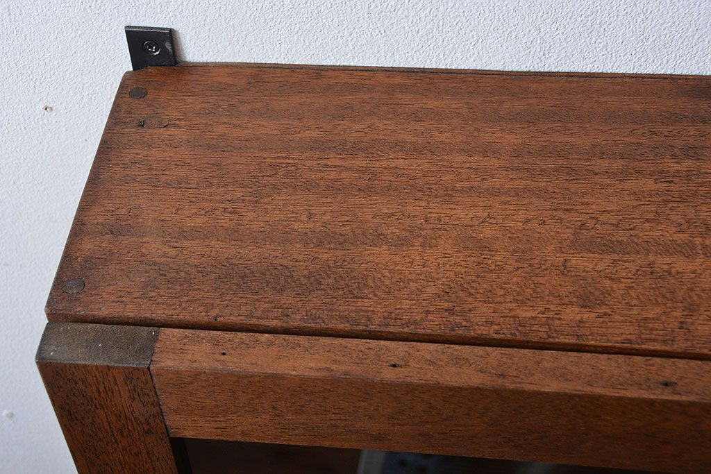 アンティーク家具　アンティーク　古い木製のお洒落な縦型壁掛け戸棚(2)