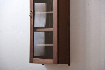 アンティーク家具　アンティーク　古い木製のお洒落な縦型壁掛け戸棚(2)